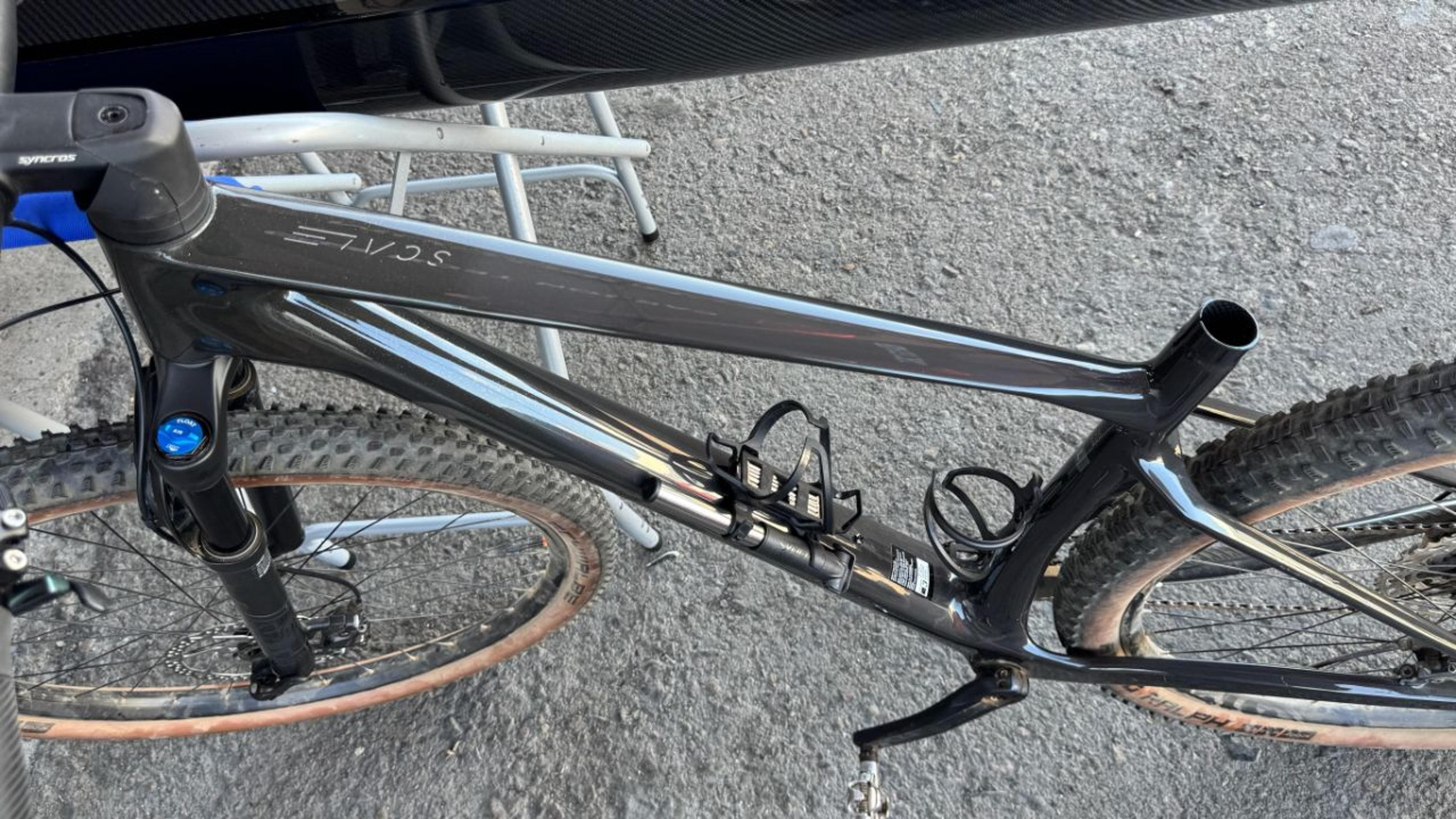 Side view of repaired Scott Scale RC carbon fiber hardtail mountain bike frame