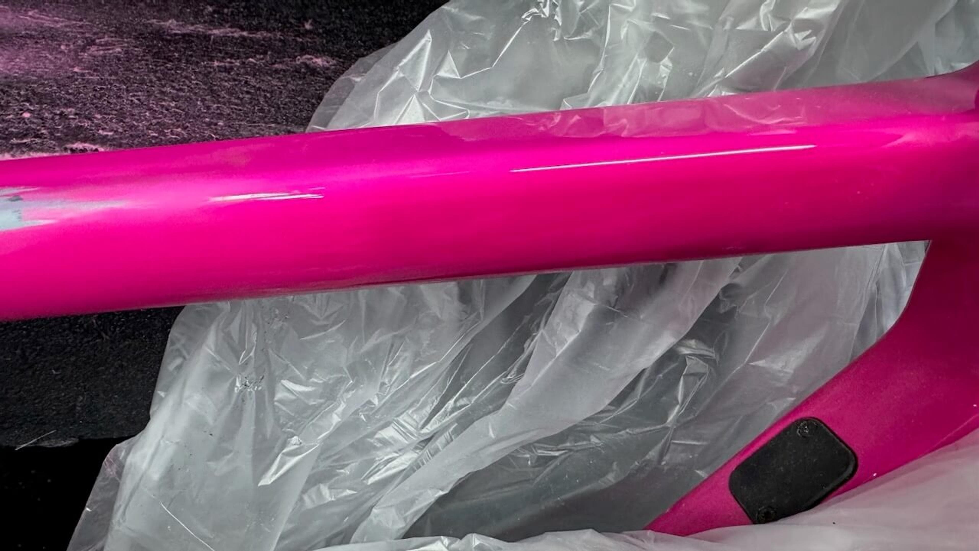 Repaired Quintana Roo SRfive top tube after refinishing and pink paint restoration