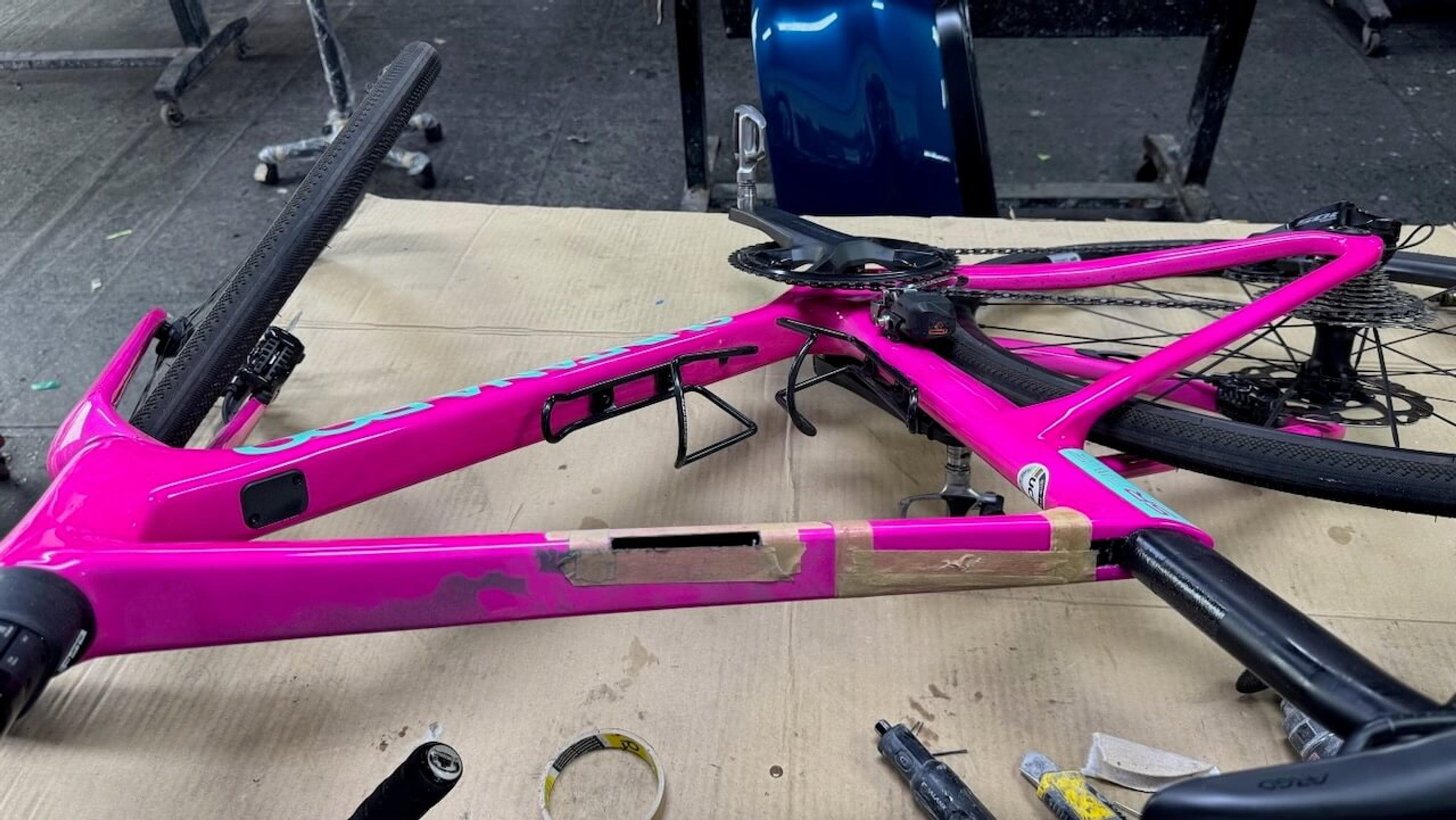 Quintana Roo SRfive frame with damaged top tube opened and prepared for carbon fiber repair